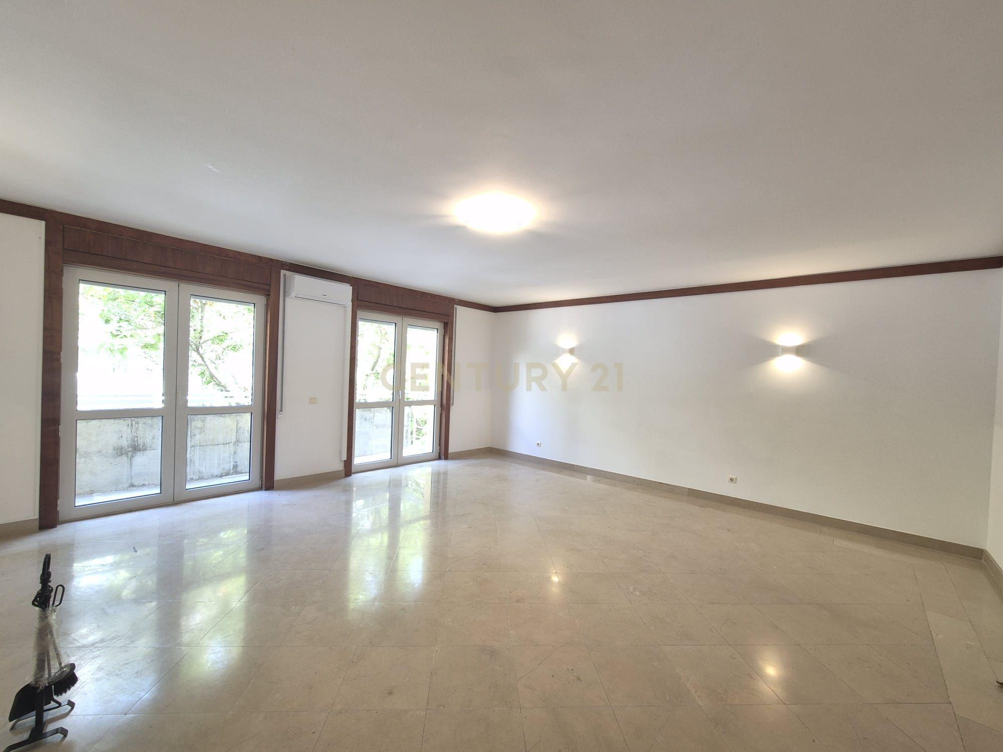 Fotografia 9 de Espaçoso Apartamento T4 no Parque das Nações, Lisboa, com Garagem