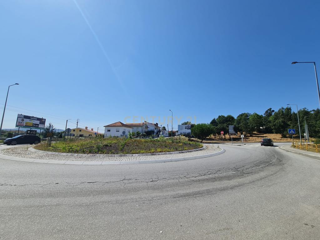 TERRENO PARA/CONSTRUÇÃO MORADIAS EM BANDA (PIP APROVADO COM PLANTAS PARA 3 HABITAÇÕES) PRÓXIMO AO POLO 1 LASKASAS E QUIM DAS FRANCESINHAS, A 2,2KM CONTINENTE E DO PARQUE DA CIDADE - REBORDOSA, PAREDES - Image 14