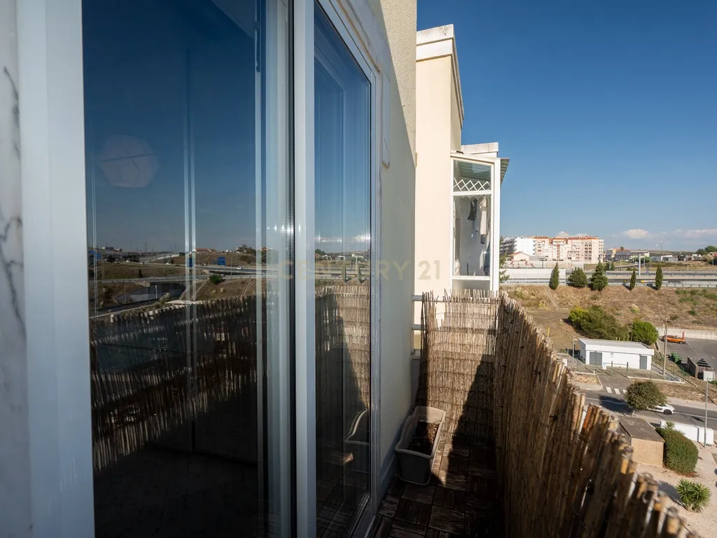 ** ESPECTACULAR APARTAMENTO T2 REMODELADO, NA URBANIZAÇÃO DA ANTA ** - Image 31