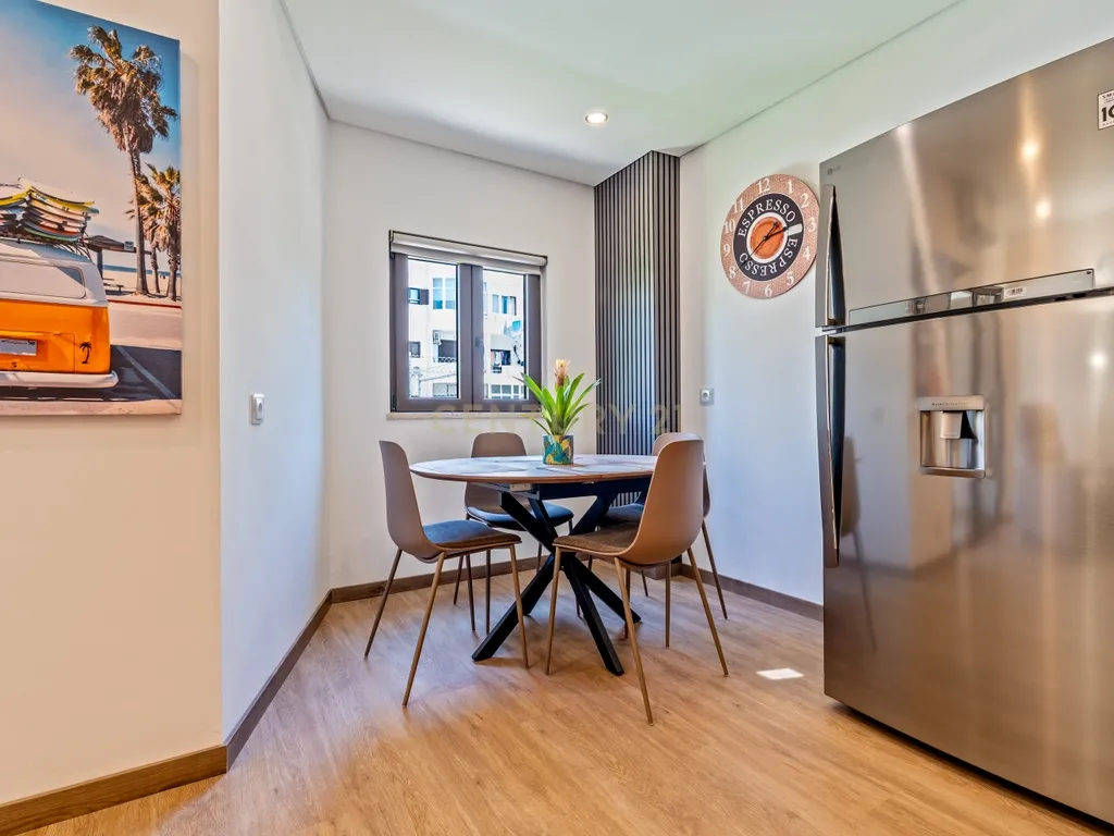 Apartamento T1 completamente remodelado com 2 varandas - Image 14