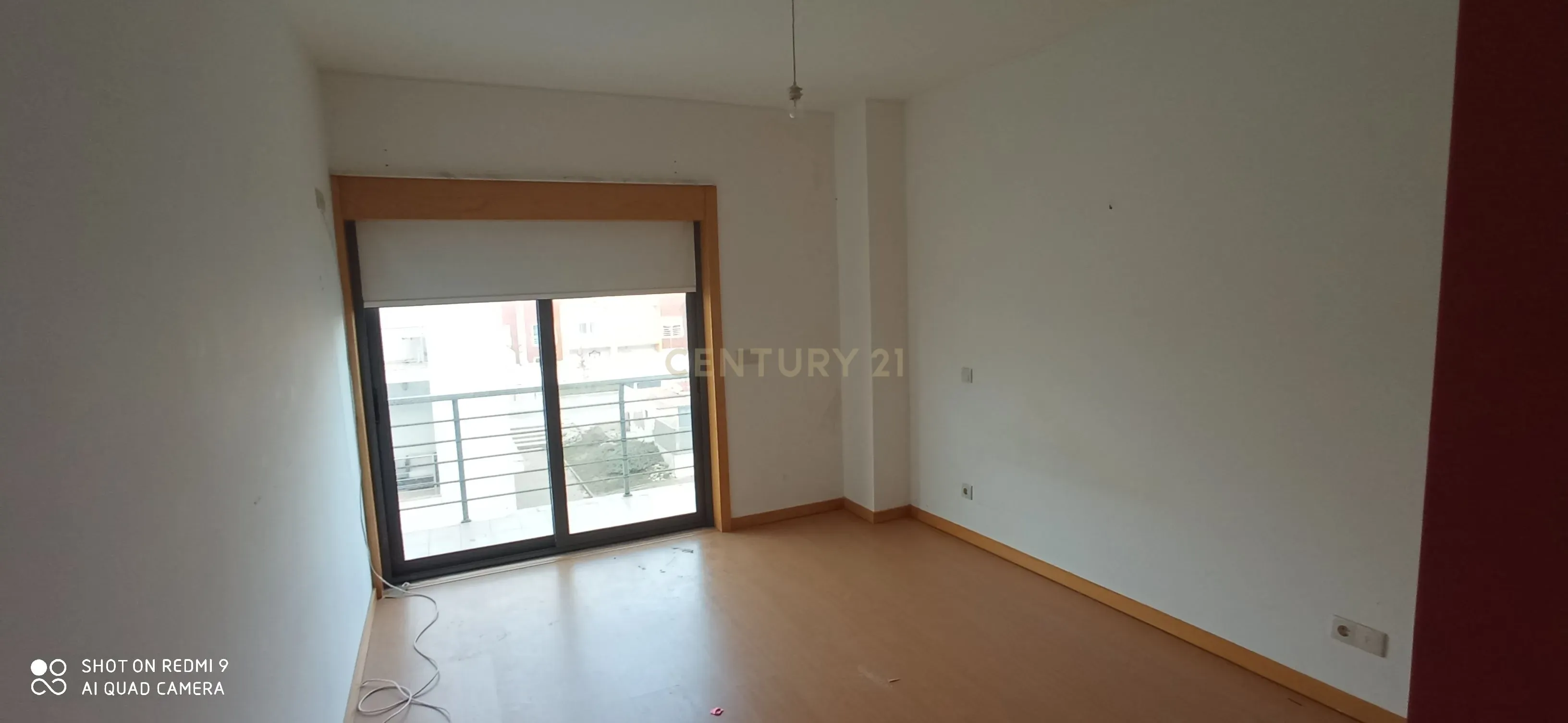 Apartamento T3, com Duas Varandas e Garagem na Vila Serena, Pinhal Novo - Image 2