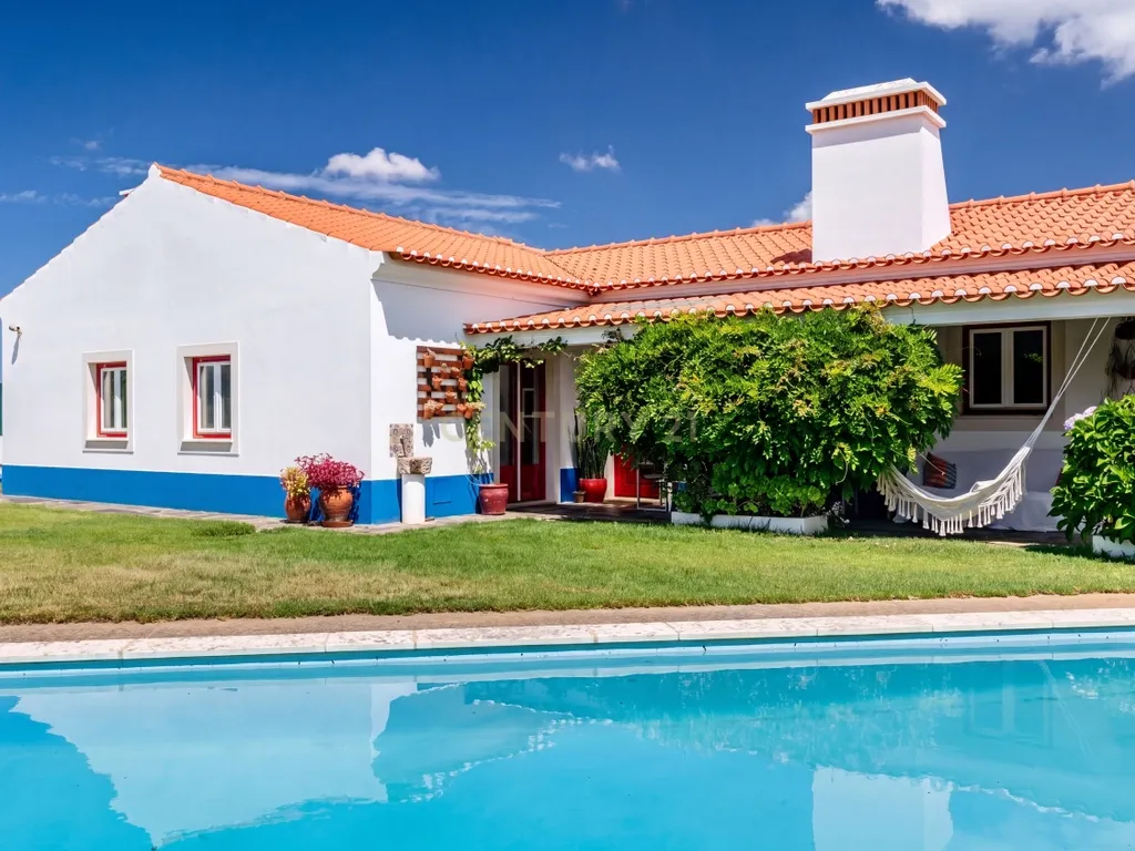Moradia na Costa Alentejana de 4 Quartos e Arquitetura Tradicional com Piscina e Jardim – Odemira - Image 32