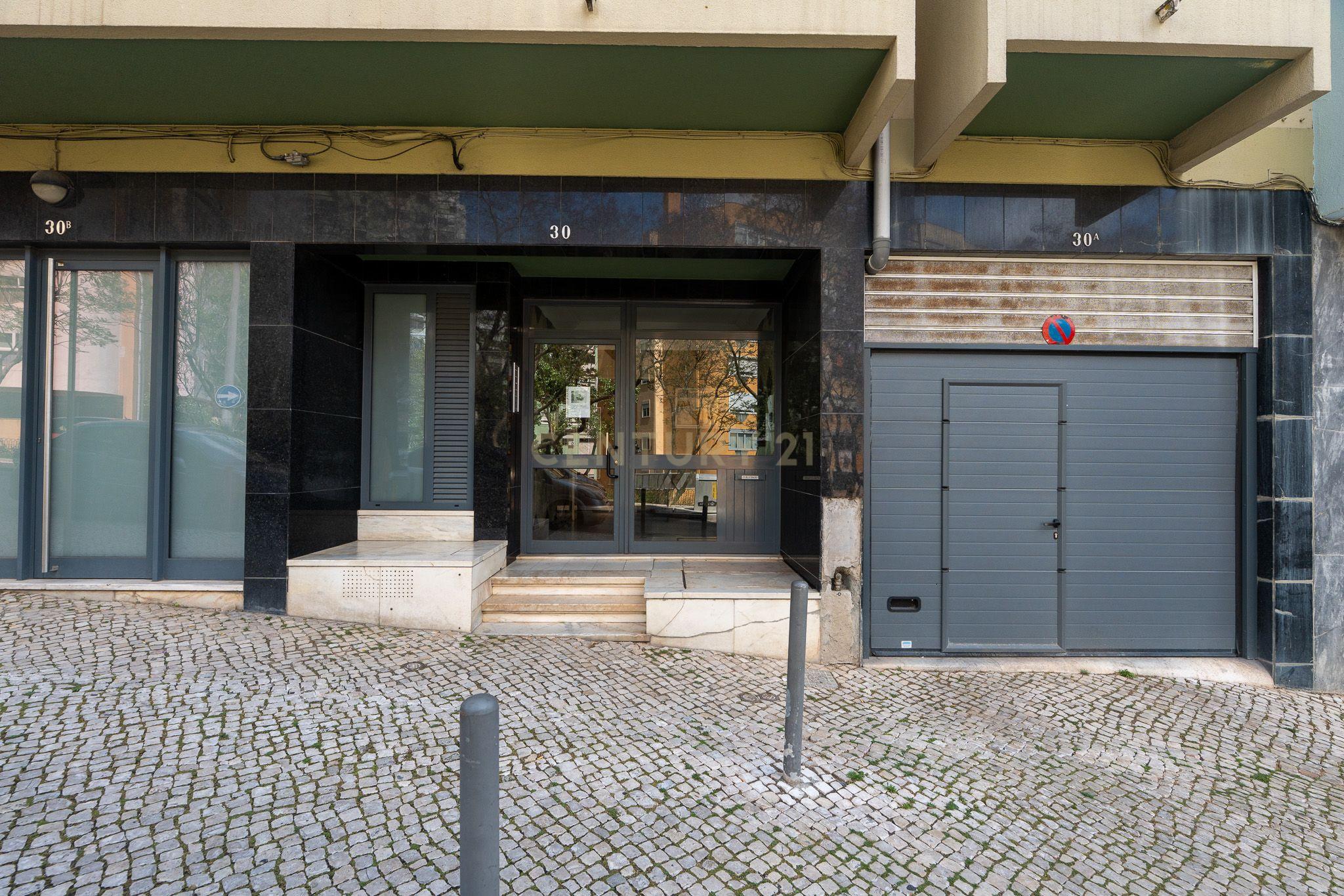 Fotografia 2 de Apartamento T2  COM PARQUEAMENTO em São Domingos de Benfica, Lisboa