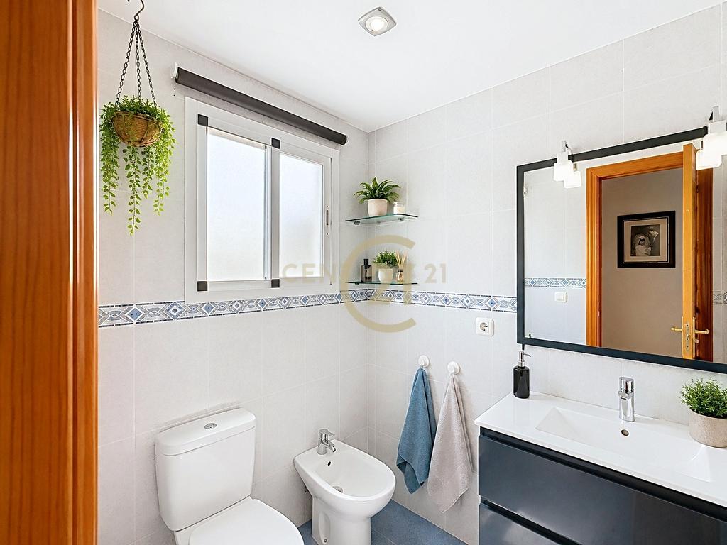 Cobertura de 5 Quartos com Terraço e Churrasqueira: Ideal para Família Numerosa ou Segregação em 2 Habitações! - Image 30