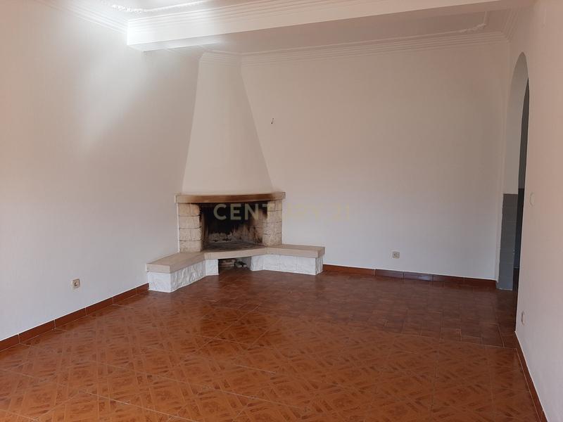 Andar de Moradia T2 com Logradouro e Garagem, na Quinta do Conde - Image 8