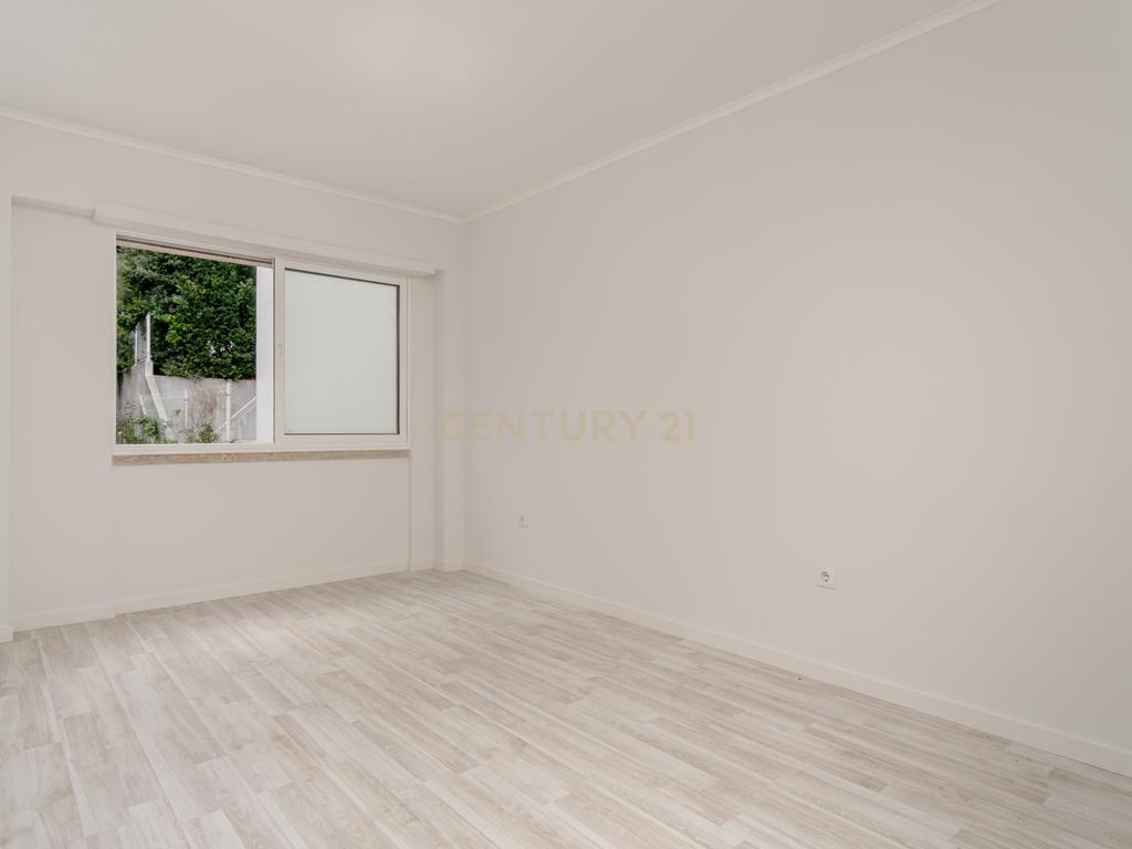 Apartamento Renovado T2 em São Vicente, Lisboa - Image 19