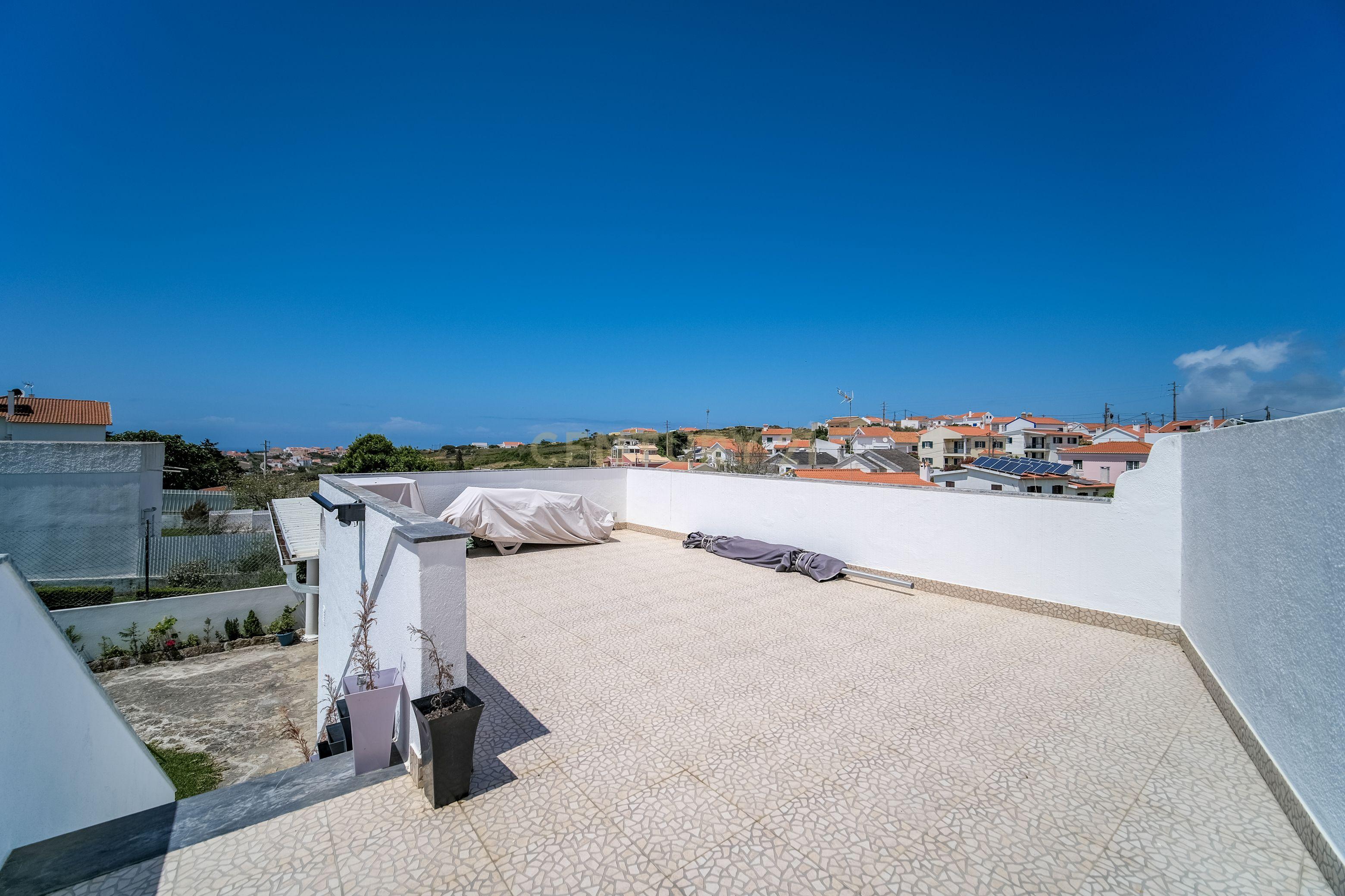 Moradia T5 totalmente renovada, com piscina, 15 minutos a pé da Praia de S. Julião, na Carvoeira, Ericeira, Mafra - Image 11