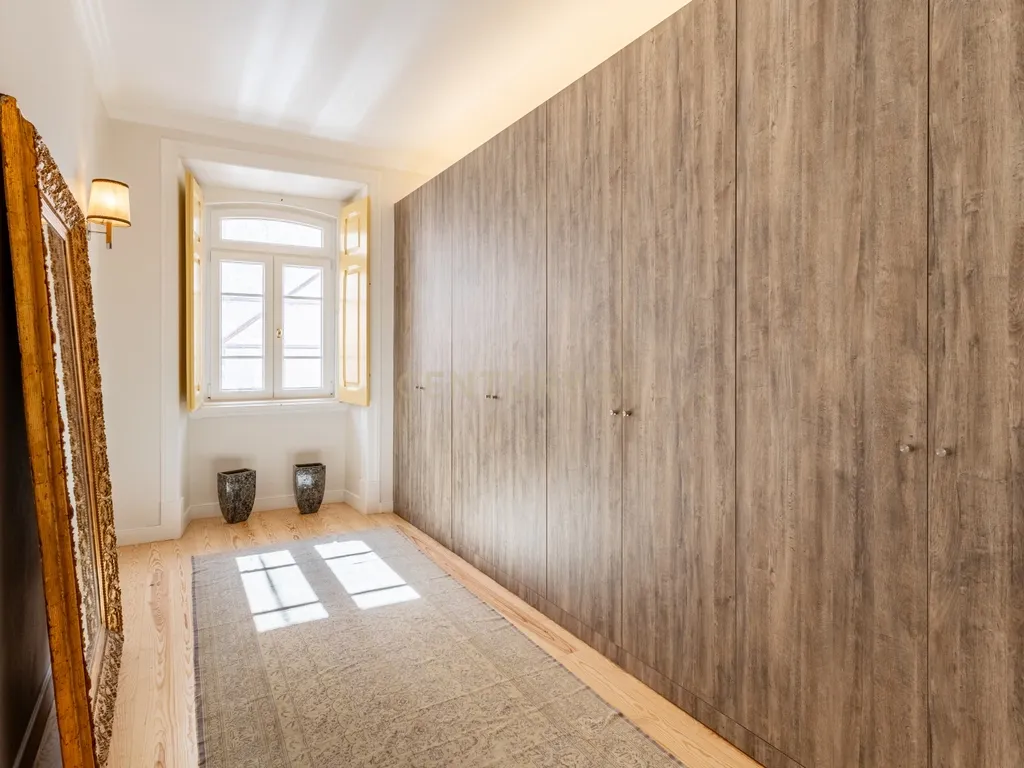 Apartamento T3 com charme lisboeta e vista sobre a cidade - Image 17