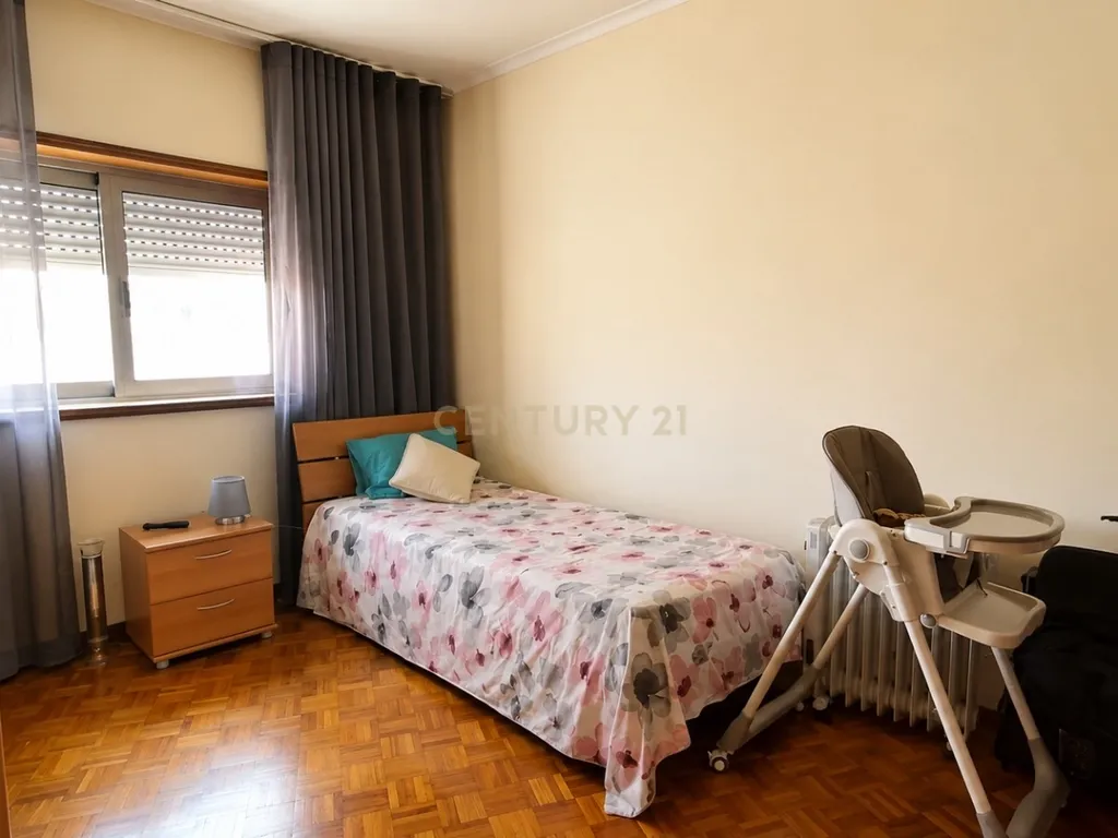 Apartamento T3 em muito bom estado com box, Valbom - Image 14