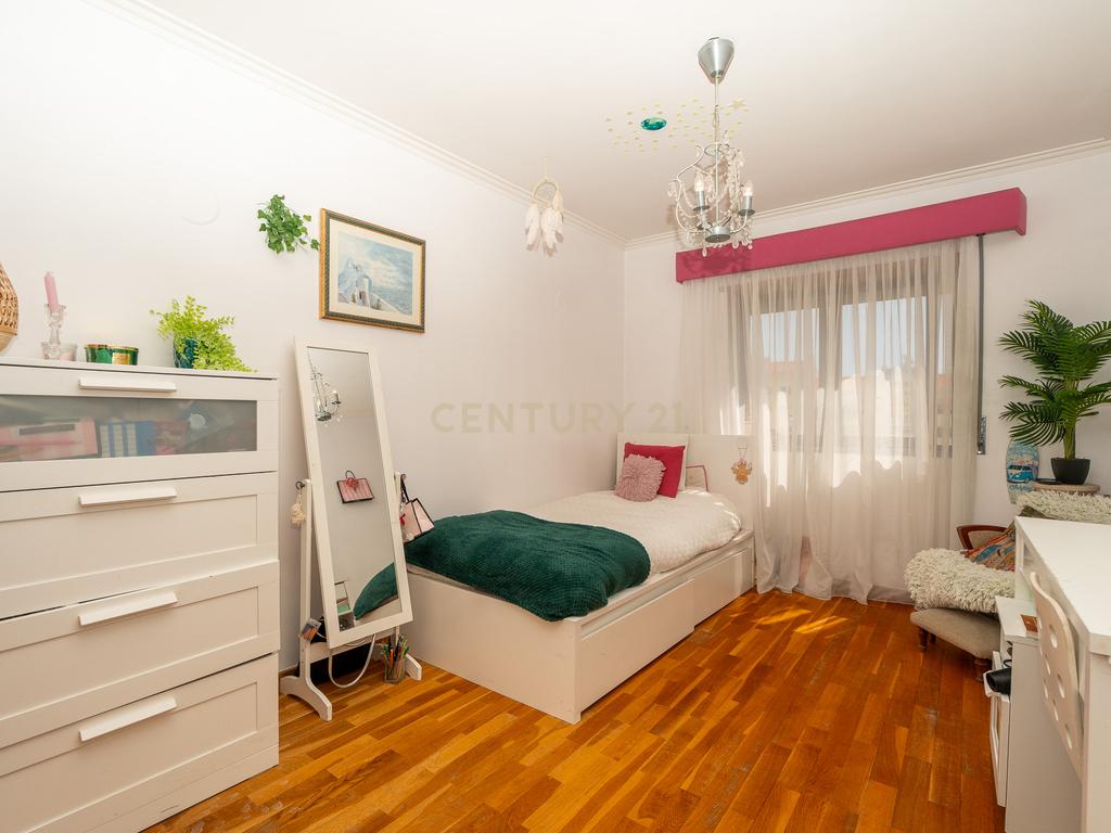 Apartamento T3 com Parqueamento – Quinta Nova, Odivelas - Image 23