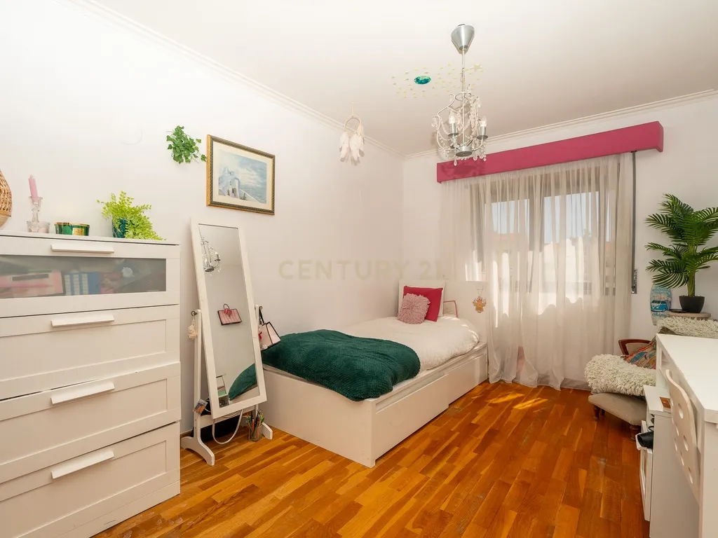 Apartamento T3 com Parqueamento – Quinta Nova, Odivelas - Image 23