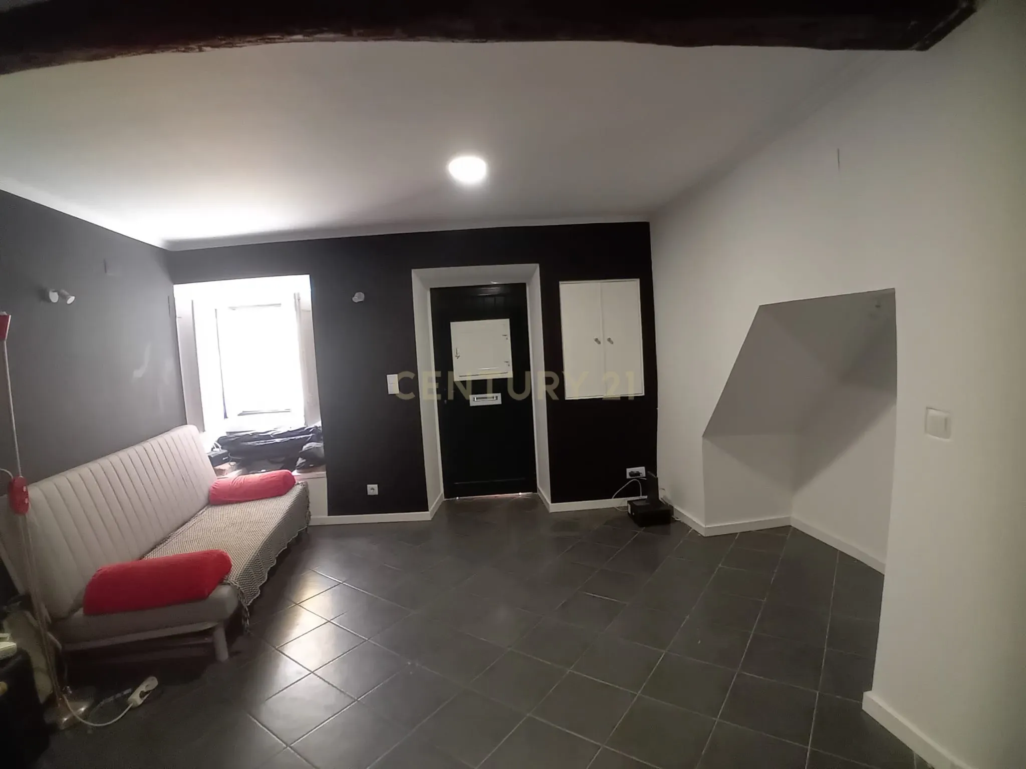 Apartamento T1 à Venda na Calçada do Castelo Picão, Lisboa - Image 1