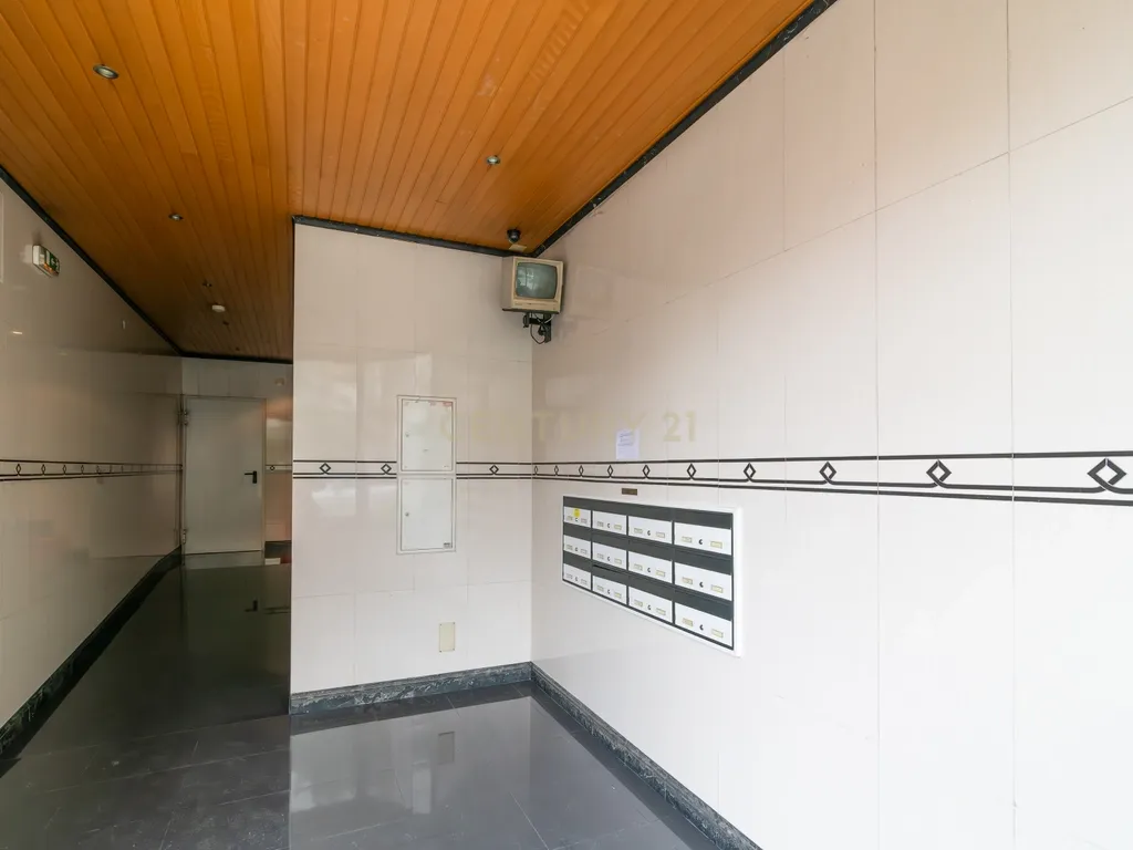 Apartamento T4 no Centro de Odivelas com Parqueamento para 3 Viaturas - Image 32