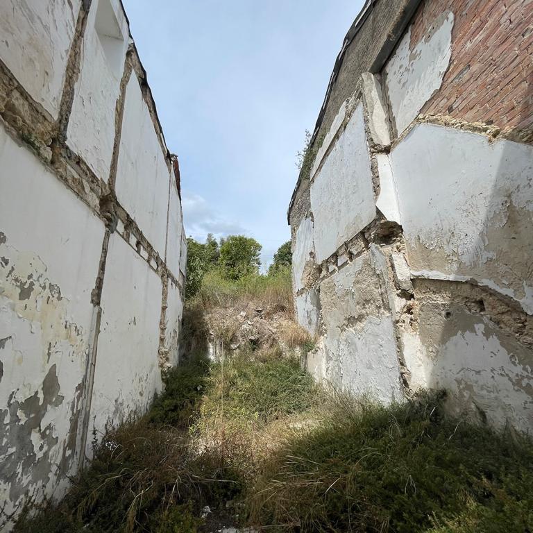 Agregado de três moradias com terreno de 1330m2, no Casal Novo do Rio - Image 7