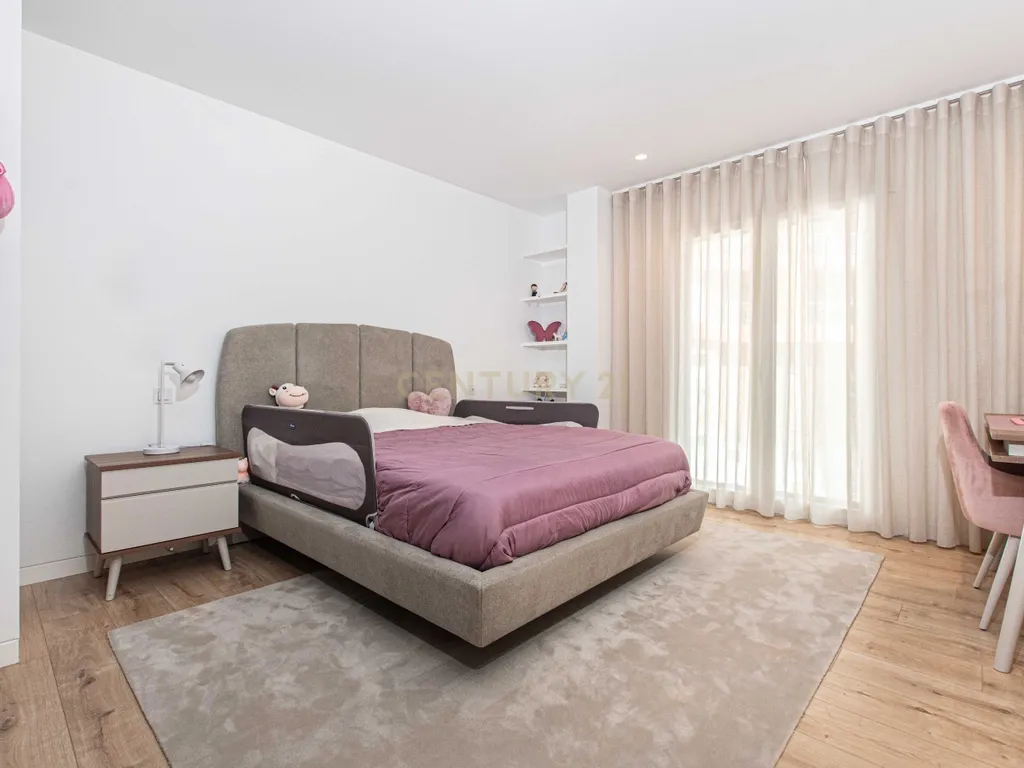 Apartamento T4 com Terraço e Box para 2 Viaturas | Jardim da Amoreira | Odivelas - Image 14