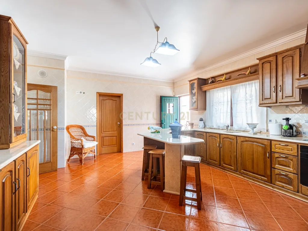MORADIA T4 - SANTARÉM - Conforto, Elegância e Funcionalidade - Image 32