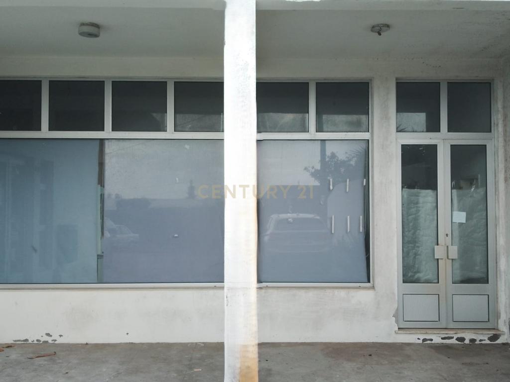 Invista no Futuro: Espaço Comercial na Ribeira Grande - Image 1