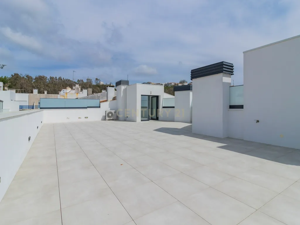 Excelente Penthouse T2 NOVA a 300 metros da praia - Image 28