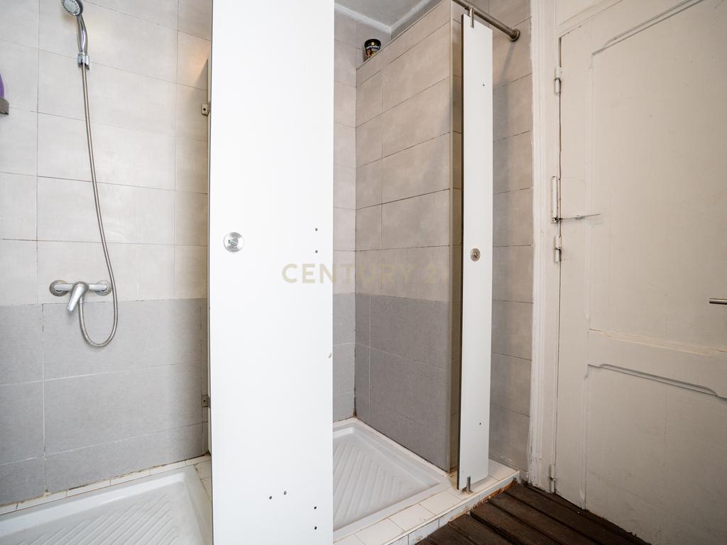 Apartamento Único com Vista sobre o Campo Pequeno – Lisboa - Image 21