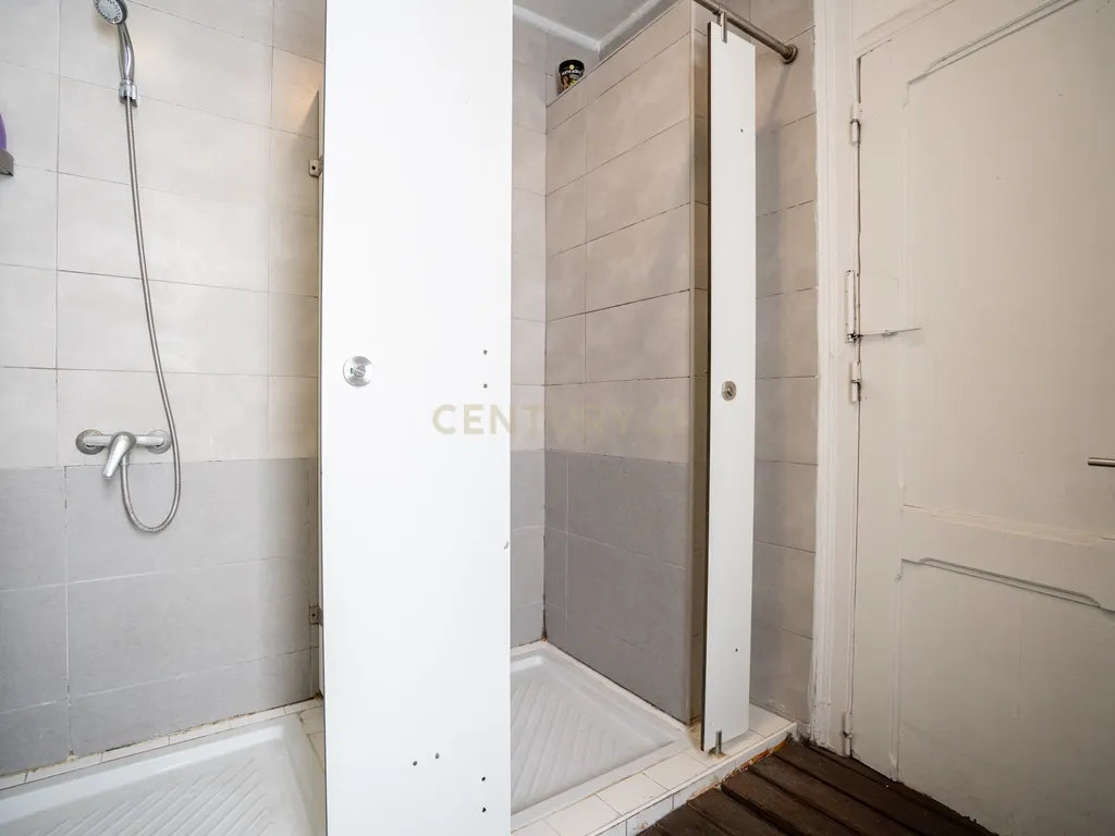 Apartamento Único com Vista sobre o Campo Pequeno – Lisboa - Image 21