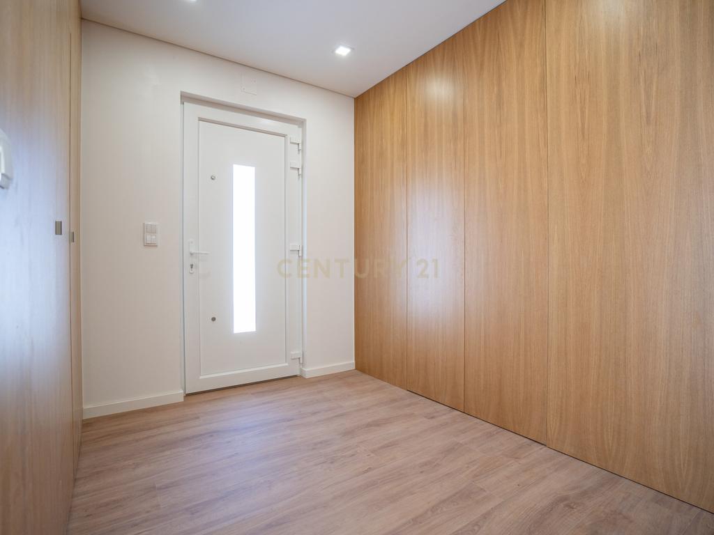 Moradia Térrea com piscina e quatro suites - Image 16