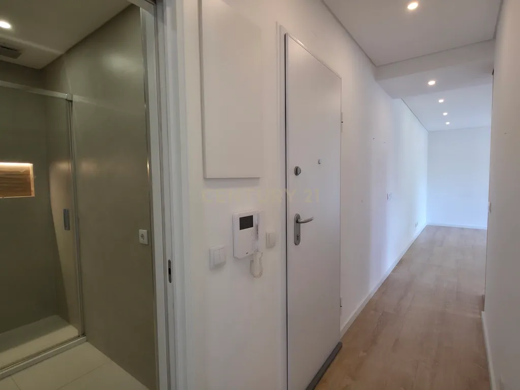Apartamento T2 Remodelado, Oeiras. - Image 9