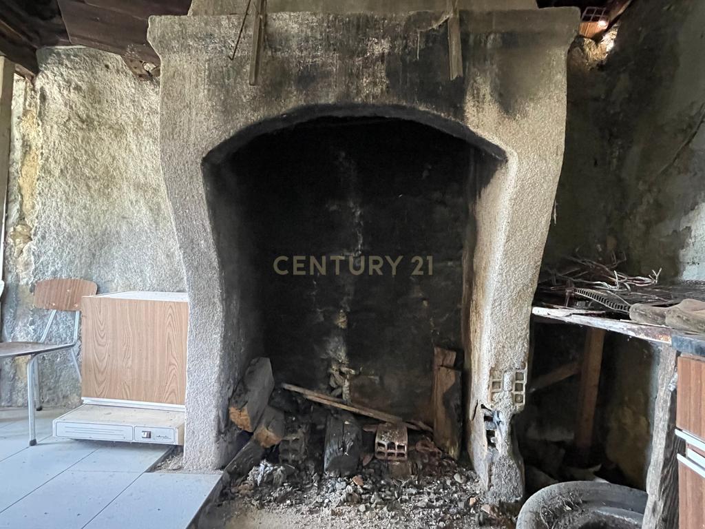 Uma quinta com uma casa que necessita de restauro, situada num terreno de 4000m², cortado por um riacho. - Image 22
