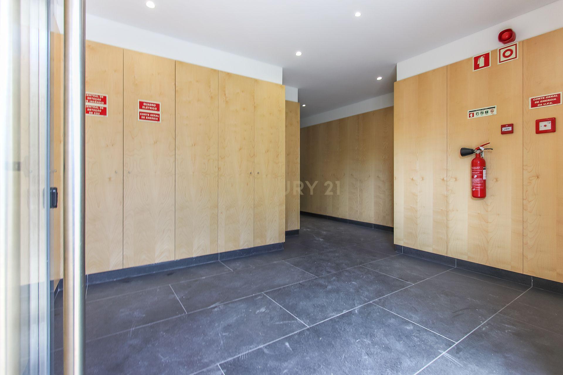 Vende construção NOVA - T4 ATALAIA 1ºD - Image 23