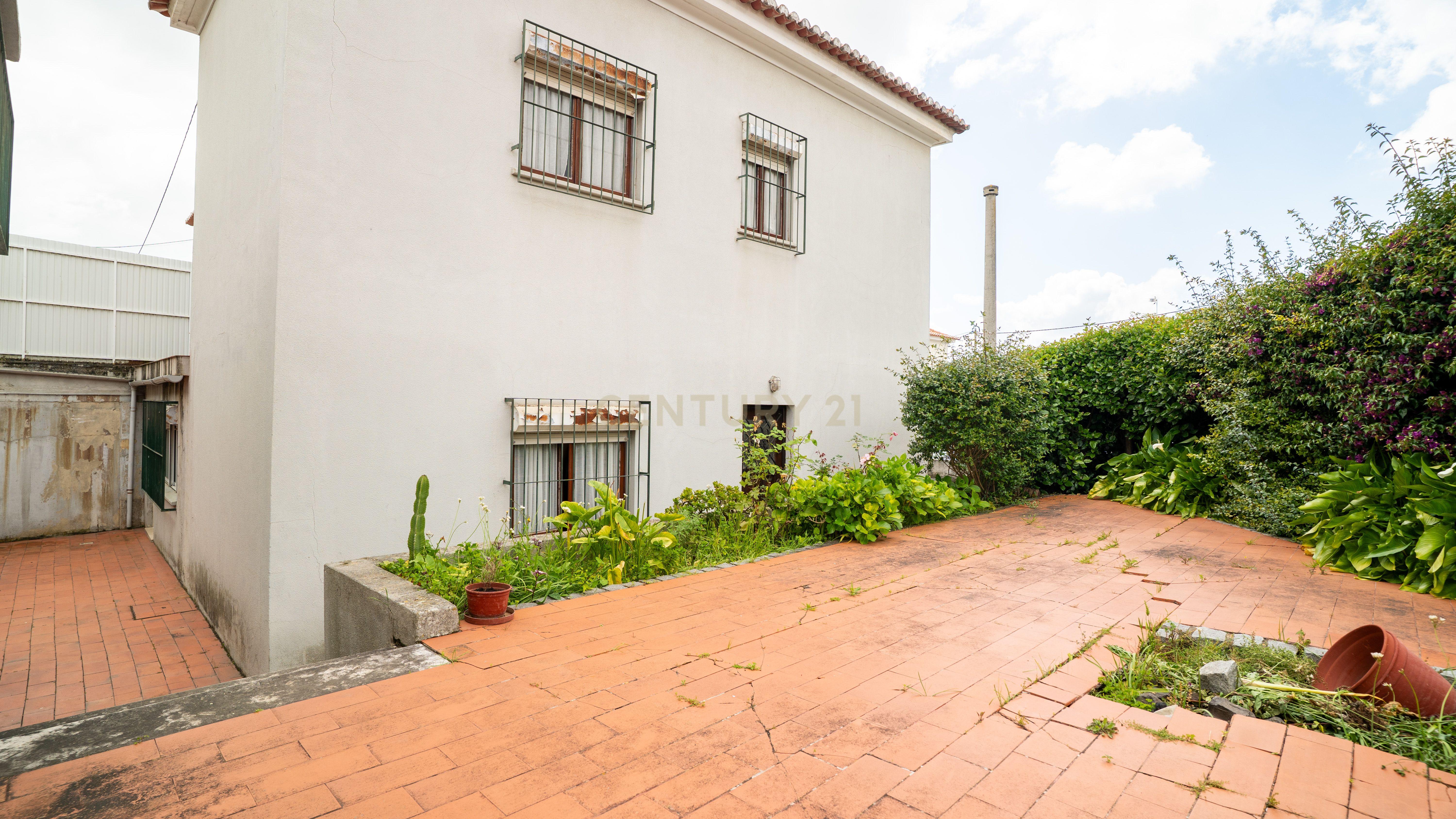 Moradia T6, na Rua 1 no Bairro de Belém, para modernizar em lote com 290m² - Image 57