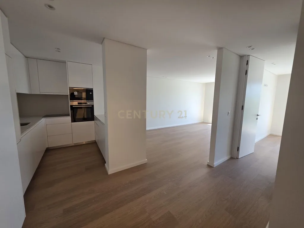 Moderno T2 Novo em Vila Nova de Gaia com Vista para a Cidade - Image 1