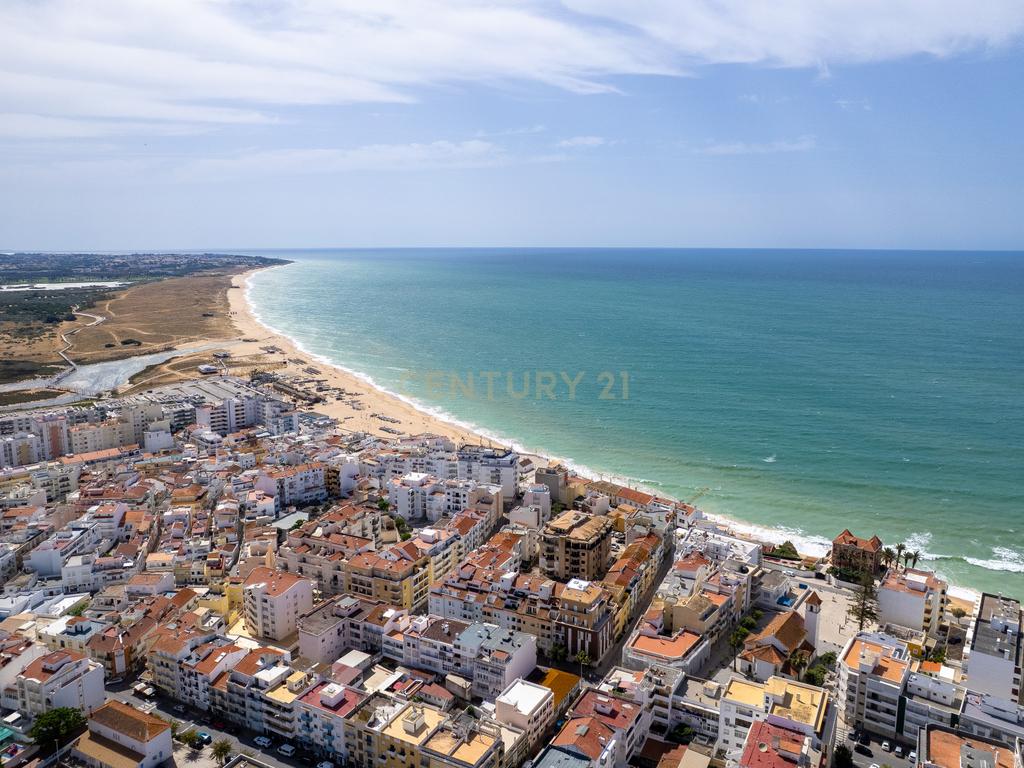T3 Renovado a 50 Metros da Praia em Armação de Pêra - Image 33