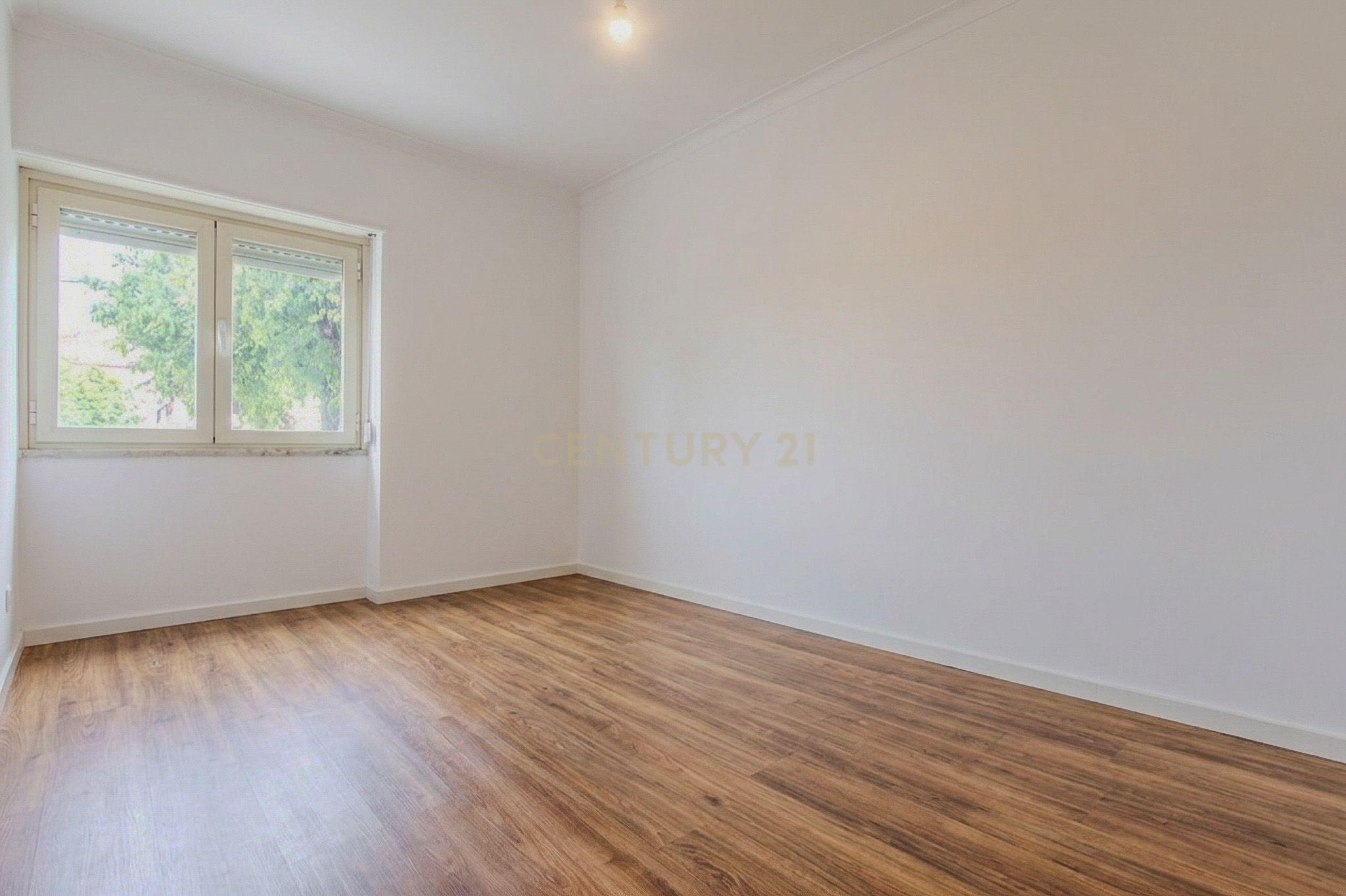 Fotografia 9 de Apartamento originalmente T3, convertido em T2 (mas facilmente reversível em T3), localizado em Corroios, próximo de transportes, escolas e todo o tipo de serviços.