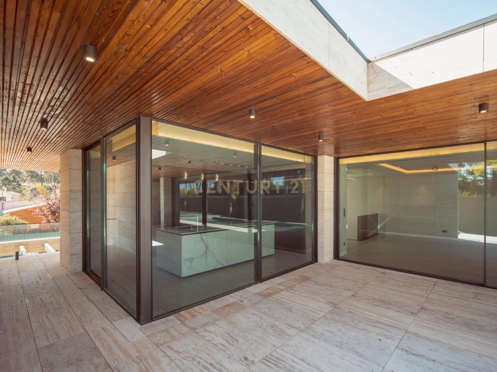 Moradia T4 na Verdizela — Design, Luz e Piscina num Terreno de 1.032 m² - Image 17