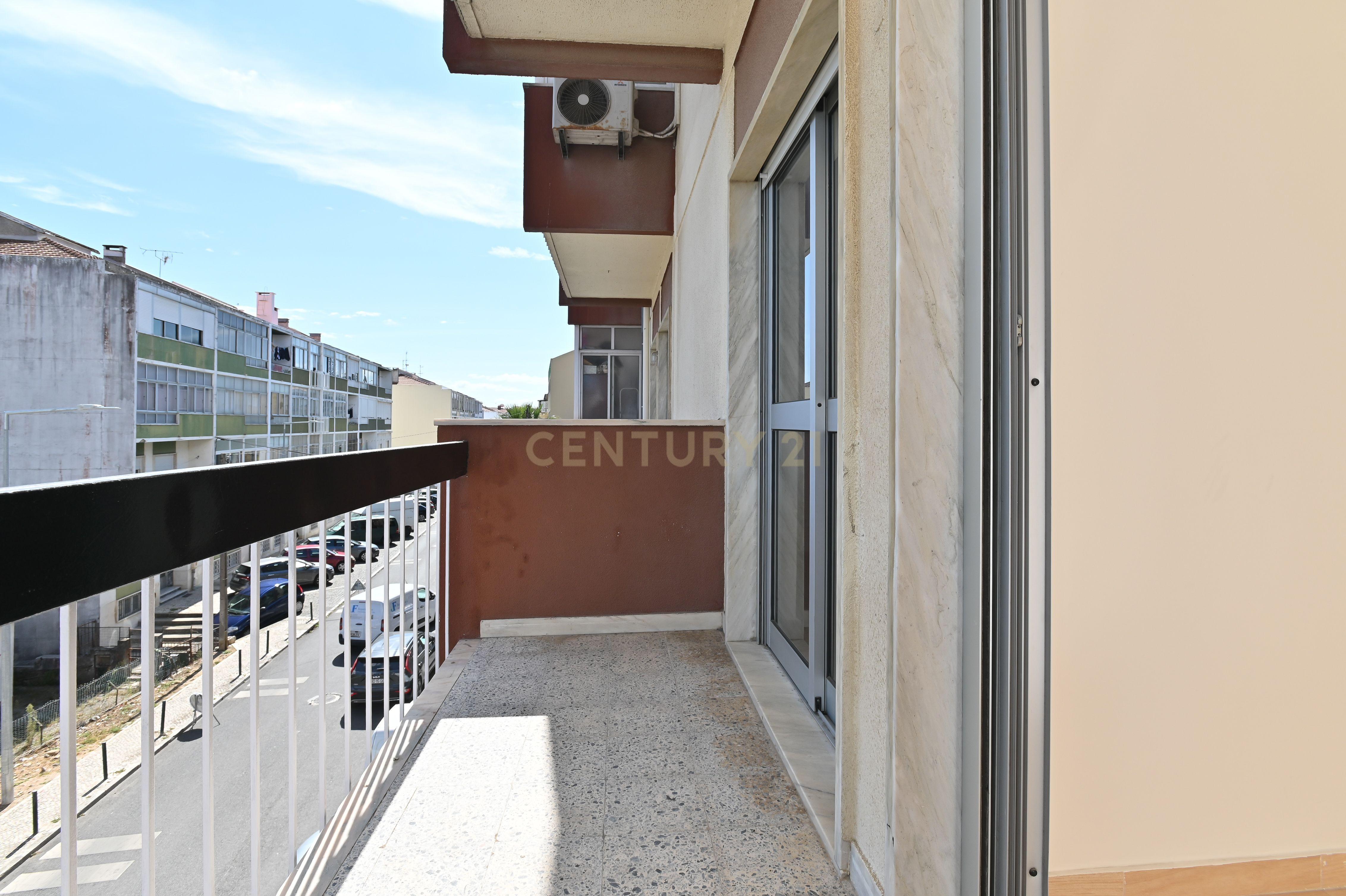 Fotografia 5 de Apartamento T2 para venda em Mem Martins