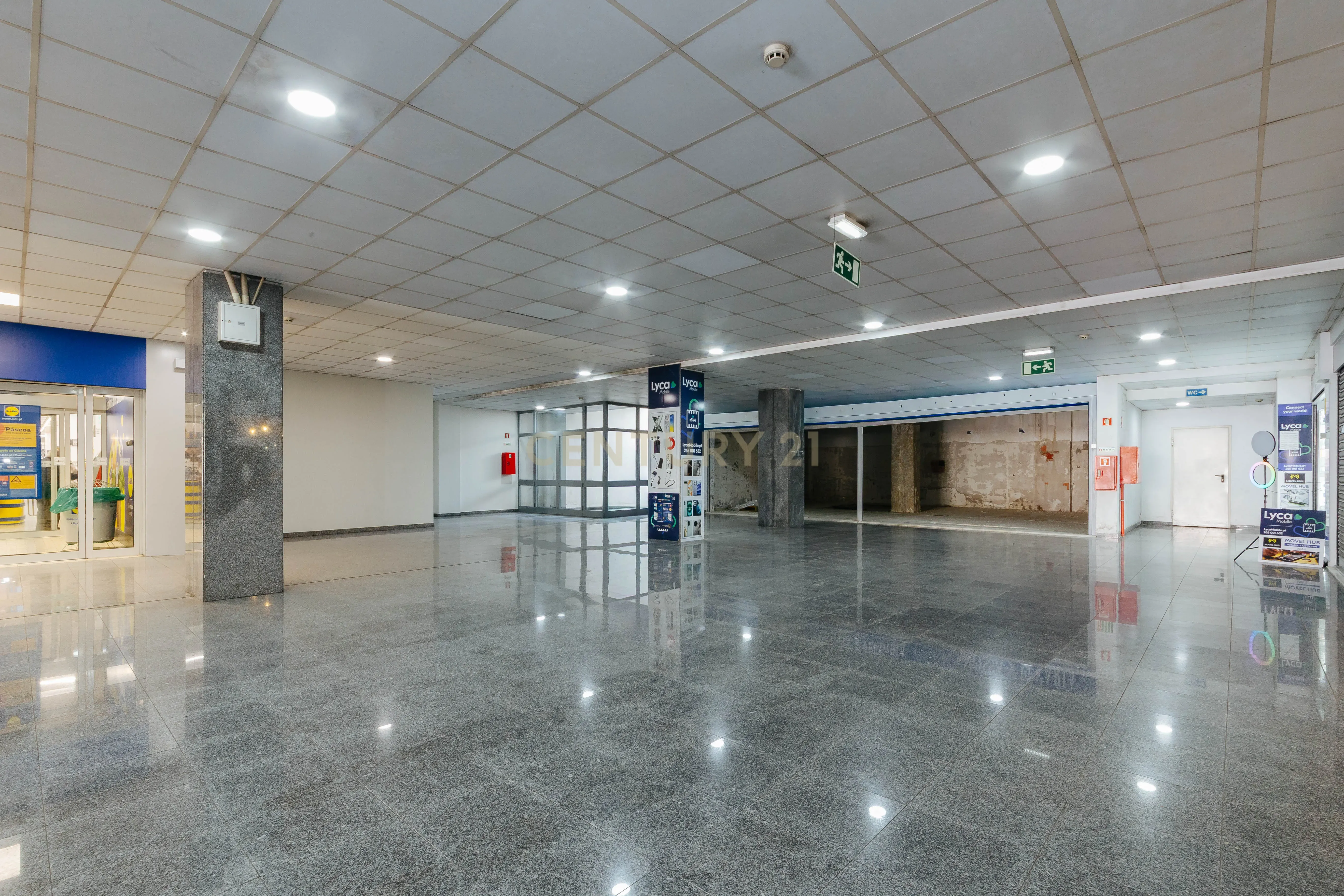 Fotografia 2 de LOJA - Galeria Comercial Benfica com estacionamento