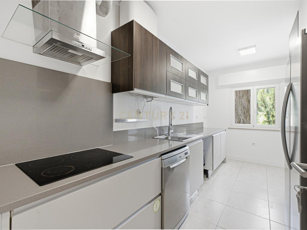 Apartamento T2 Remodelado PC Simão da Veiga Junior 1 - Santo António Dos Cavaleiros - Image 11