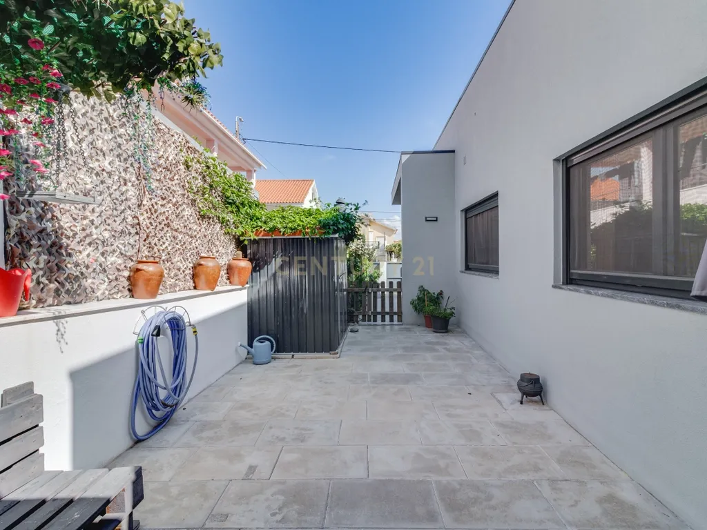 Moradia T3 Térrea Isolada com Zona Gourmet, Garagem e Carregamento Elétrico – Alcabideche - Image 27