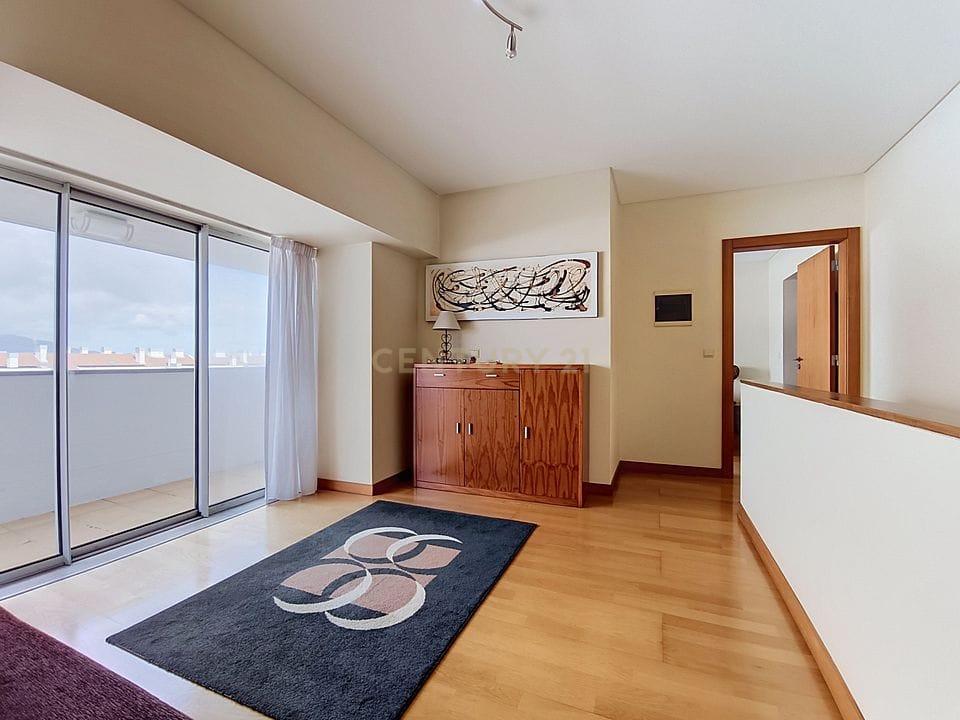 Duplex T2 de Excelência com Vista Mar e Serra - Image 21