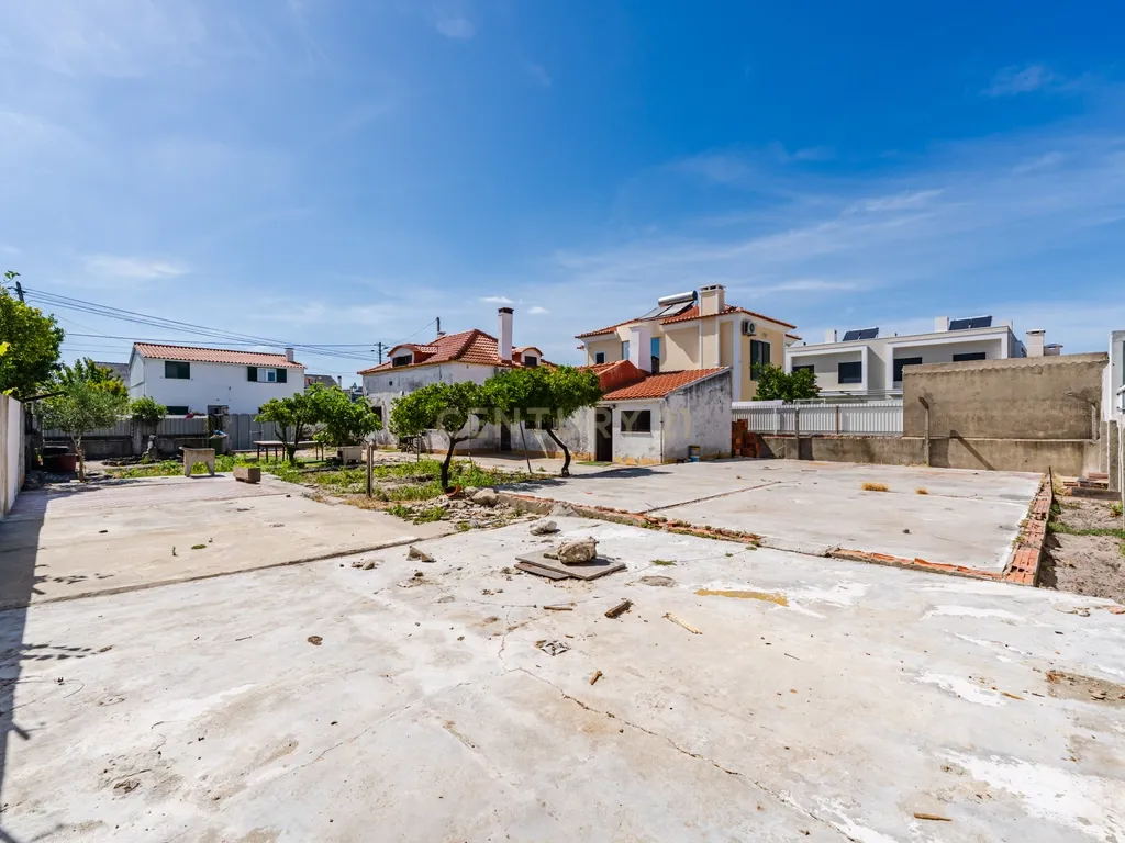 Moradia em lote de 535m² | Fernão Ferro - Image 3