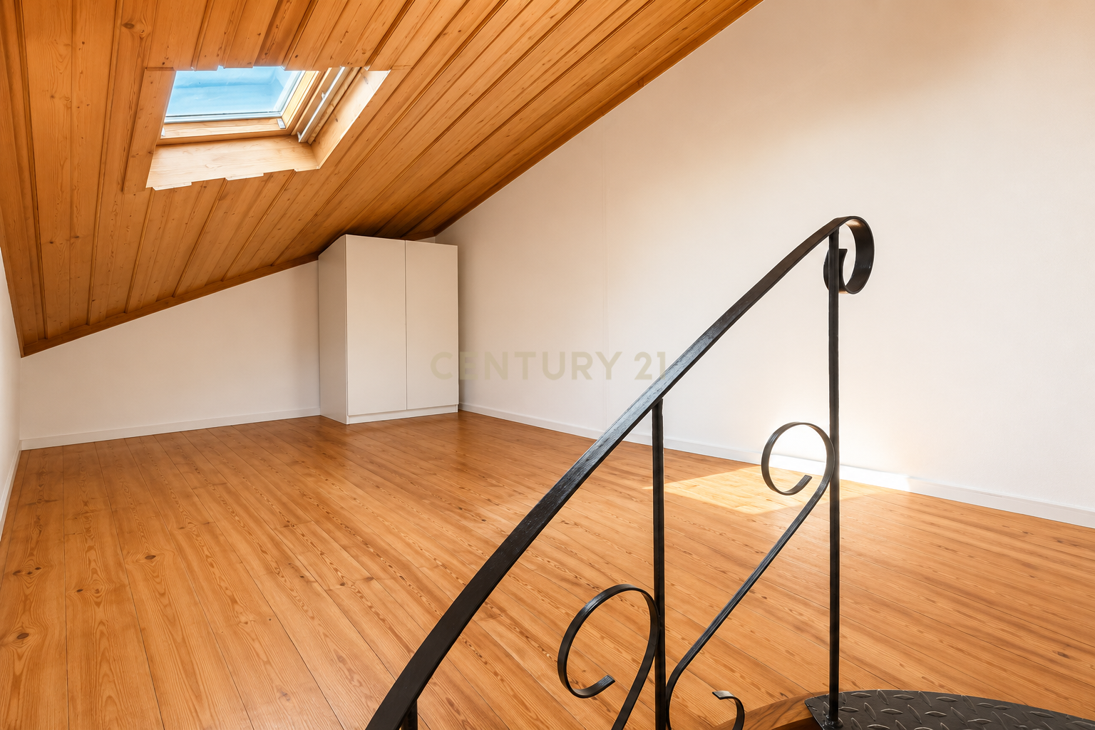 Fotografia 8 de Apartamento T2 Duplex, em Prazeres, Lisboa