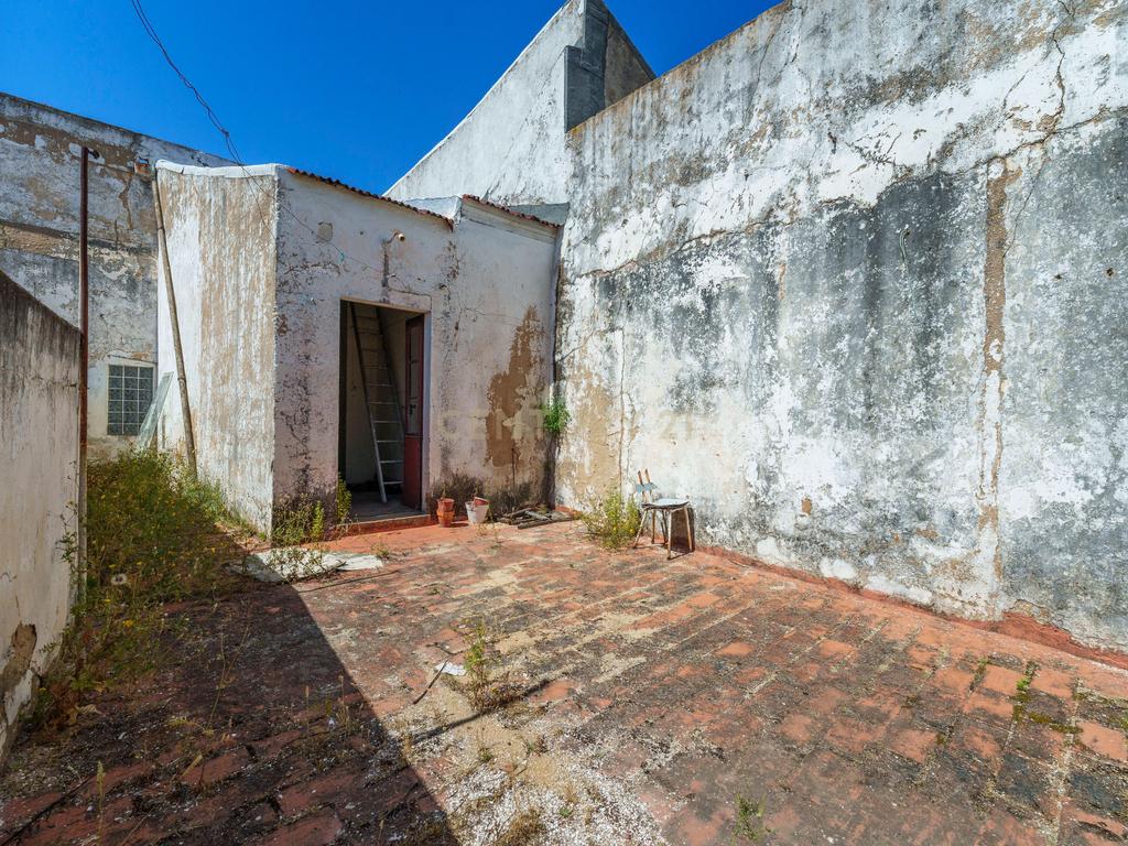 Andar de Moradia T7 | Baixa de Faro | Potencial para Hostel | Terraços - Image 31