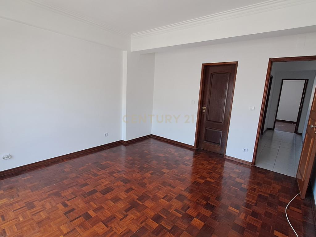 Apartamento T3 Centro da Venda do Pinheiro - Mafra - Image 6