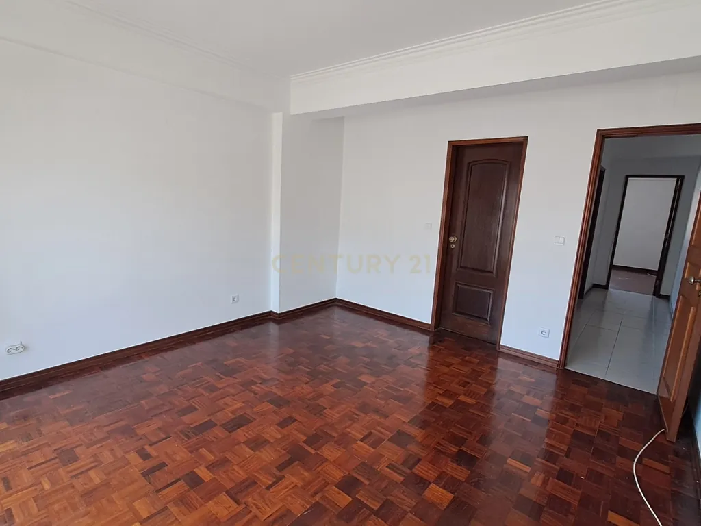 Apartamento T3 Centro da Venda do Pinheiro - Mafra - Image 6