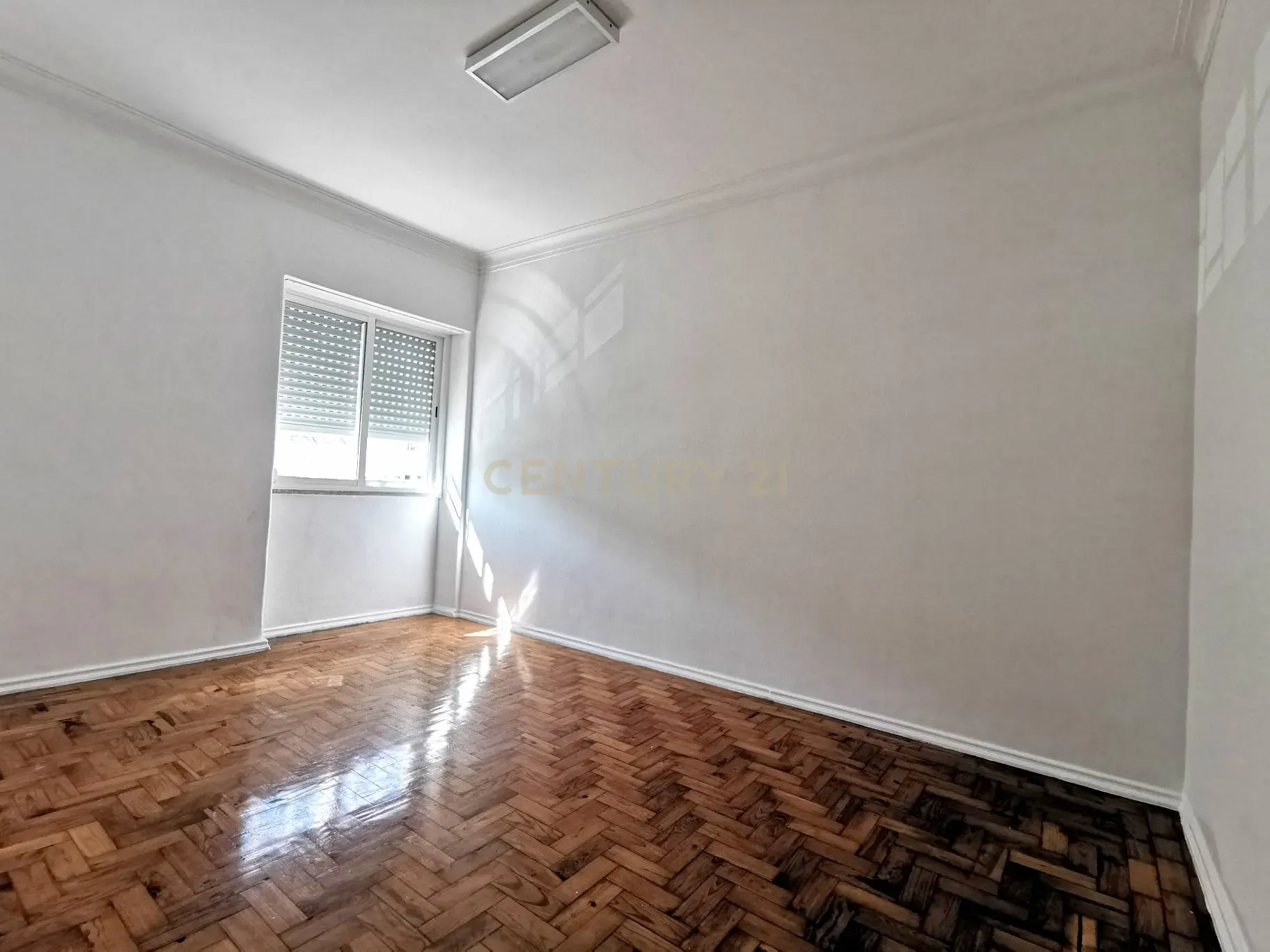 Fotografia 8 de T0 para Arrendamento no Centro da Amadora