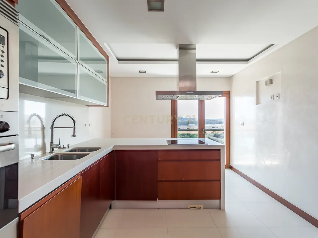Apartamento T2 num condomínio com Vista Panorâmica em Odivelas, Famões - Image 13