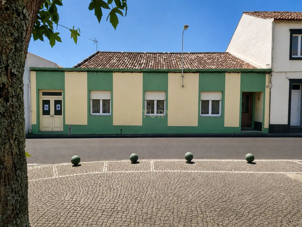 Moradia T4 Térrea nos Arrifes – Espaço, Elegância e Qualidade de Vida a 5 Minutos de Ponta Delgada - Image 1