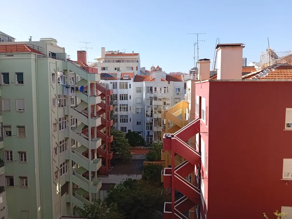 Apartamento T2 na Alameda - Image 19