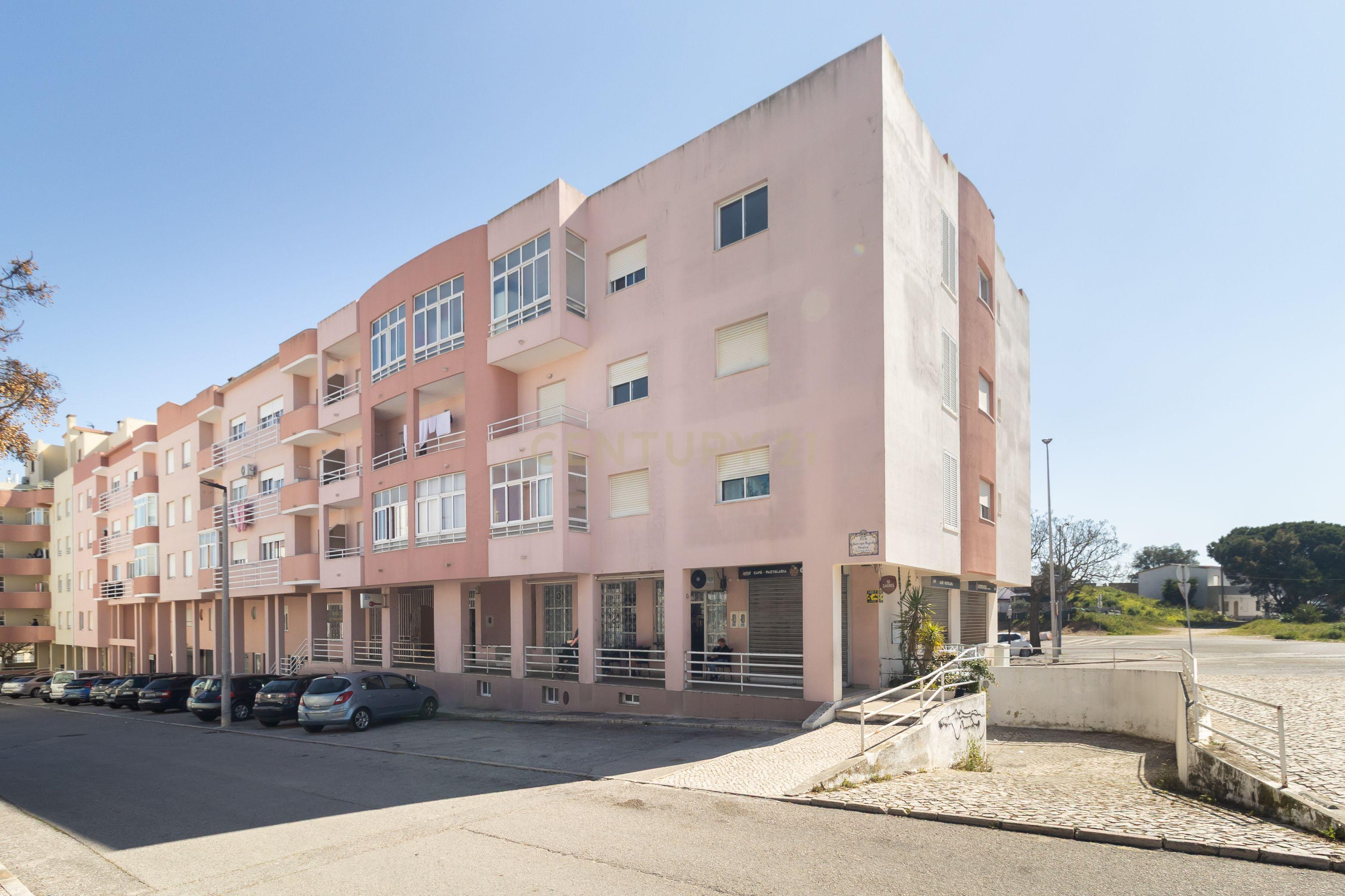 Espaço comercial à venda na Rua Henrique Augusto Pereira, nº2 - Image 3