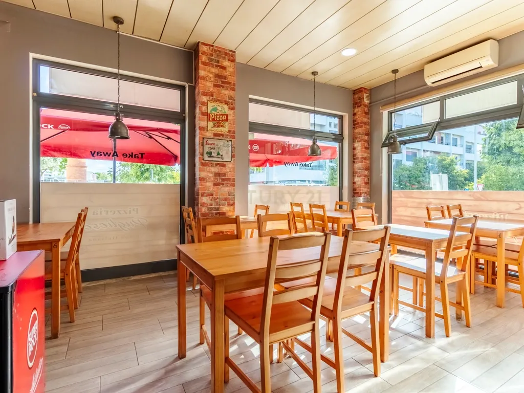 Oportunidade única de adquirir uma pizzaria de referência na Margem Sul, já consolidada no mercado e com uma carteira de clientes fidelizada. - Image 3