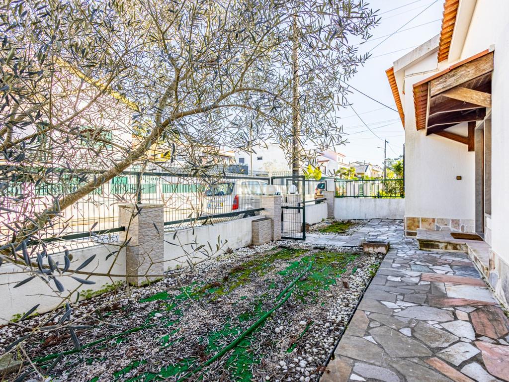 Moradia  Venda do Pinheiro com Jardim - Image 6